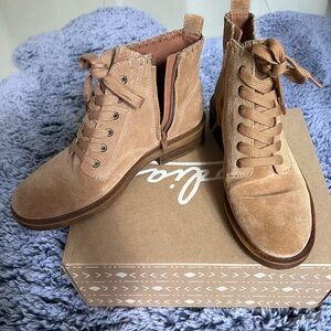 Zodiac paisley boots  size 9M Latte